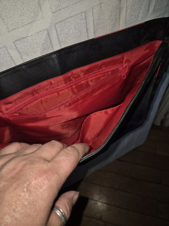 Sac noir et rouge Hugo Boss - photo numéro 6