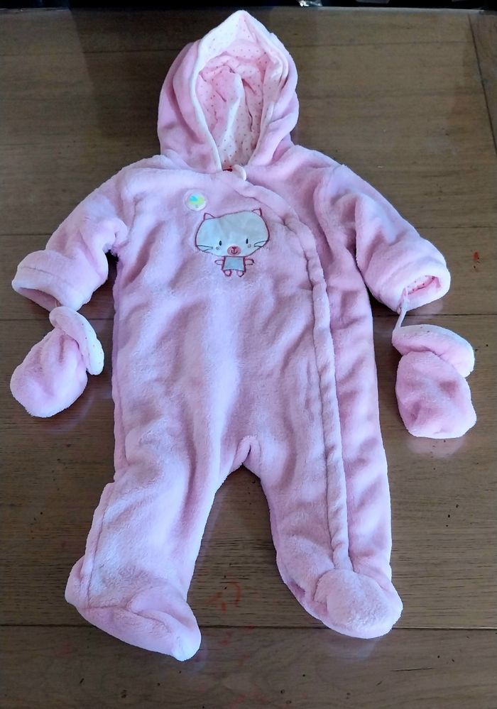 Combipilote fille 6mois en bon état