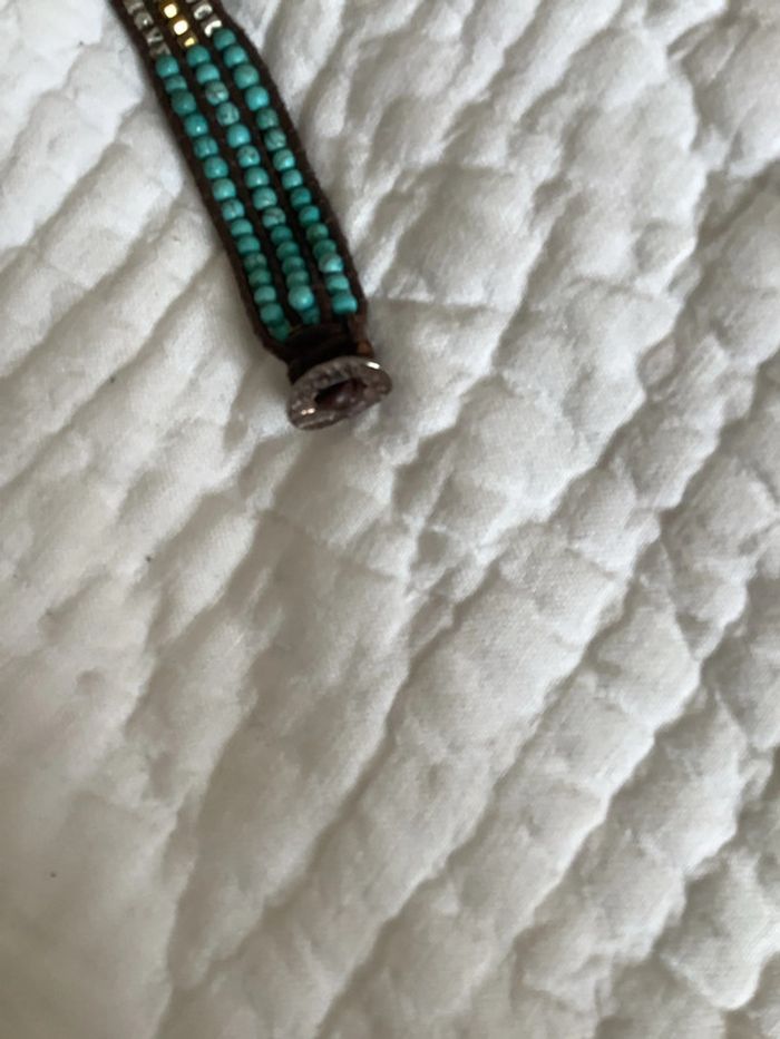 Bracelet cuir, métal et perles dorées et imitation turquoise - photo numéro 4