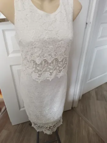 Robe en dentelle blanche taille 36