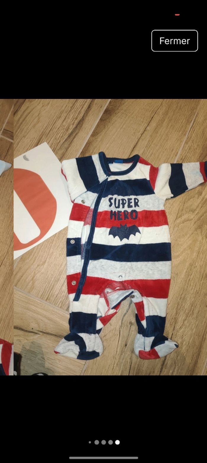 Lot 5 pyjamas velours idéal maternité
Taille 54-54cm
Bon état quelques jaunis au col cf photo 
Marque batman absorba - photo numéro 6