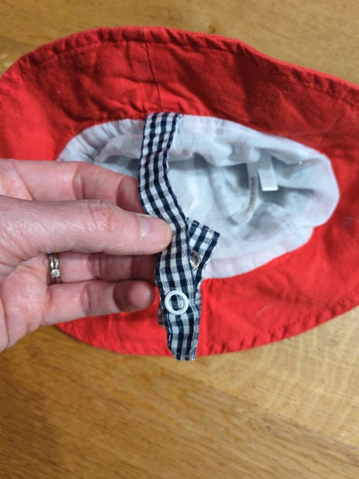 Joli chapeau bébé avec attaches - photo numéro 4