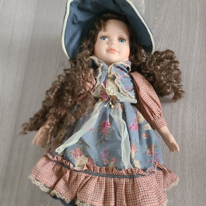 Poupée porcelaine - photo numéro 6