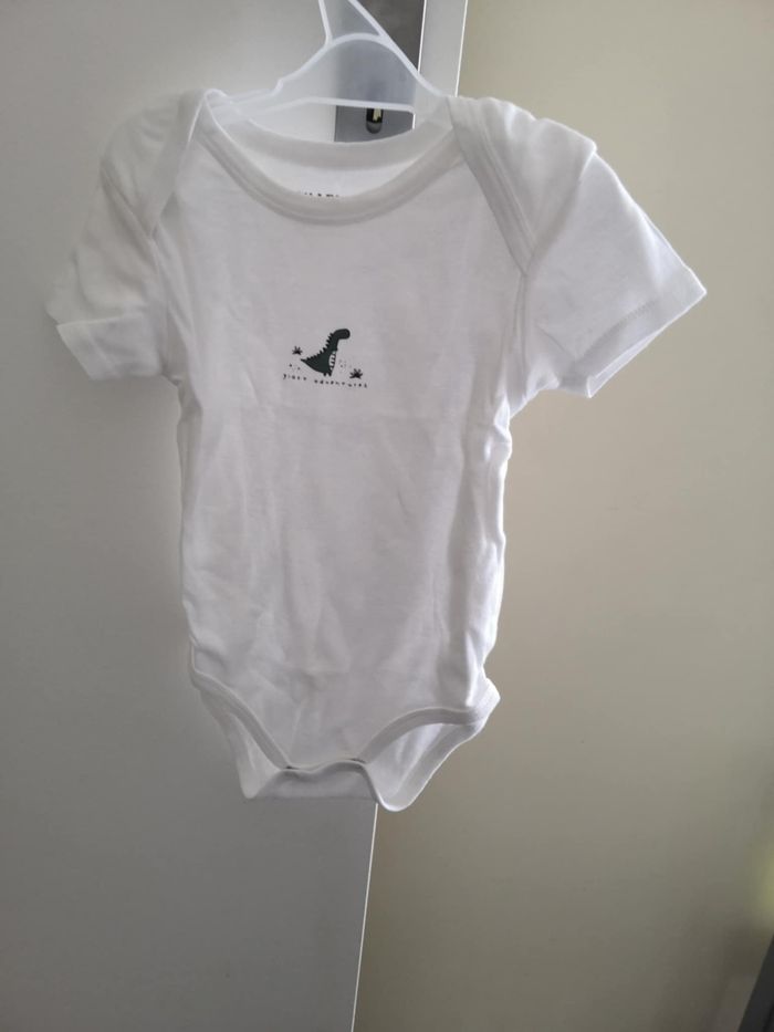 Lot de 3 bodies en coton (Dinosaure, Blanc, Manches courtes) 12 mois (80 cm) Kiabi - photo numéro 2
