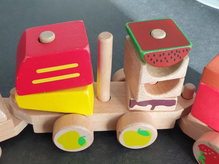 Petit train en bois - photo numéro 3