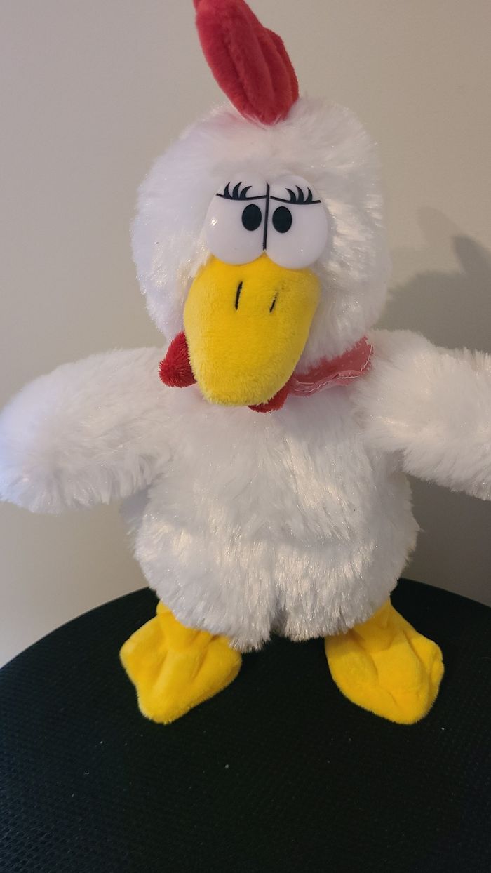 Peluche interactive poule danseuse FIZZY DISTRIBUTION H 32 cm