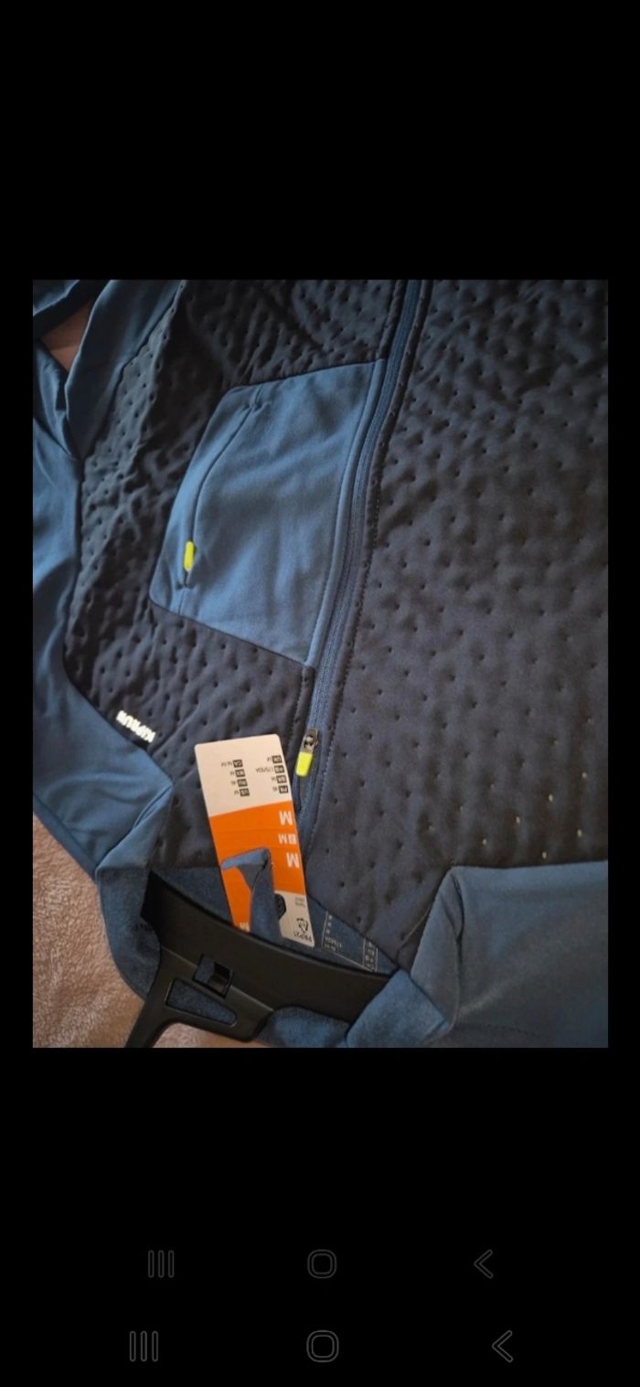 Veste de sport decathlon kiprun neuve taille M Neuve - photo numéro 3