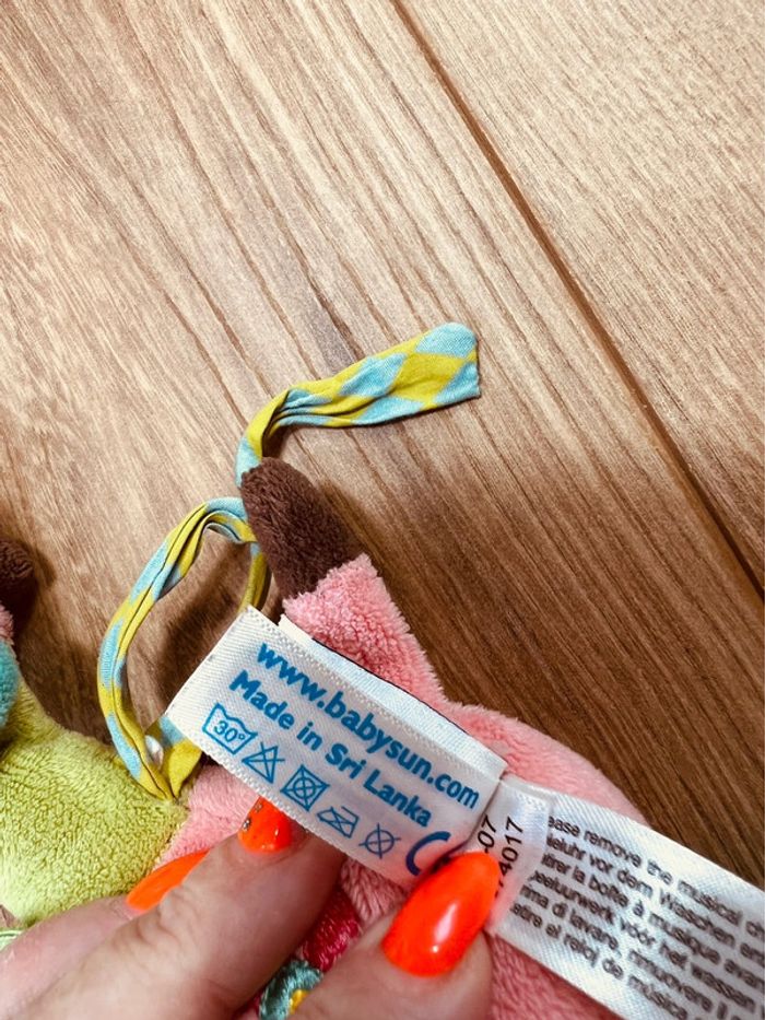 Petite girafe en peluche musicale 💙 - photo numéro 3