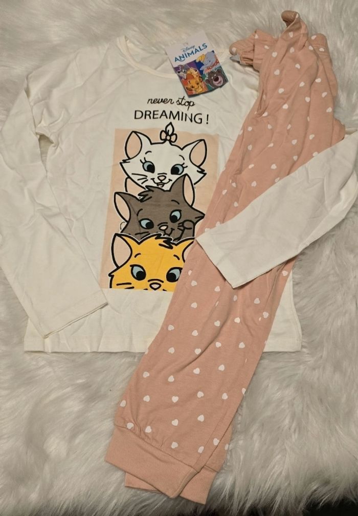 Neuf ( non porté)🏷🤩 pyjama 8 ans fille🩷😍