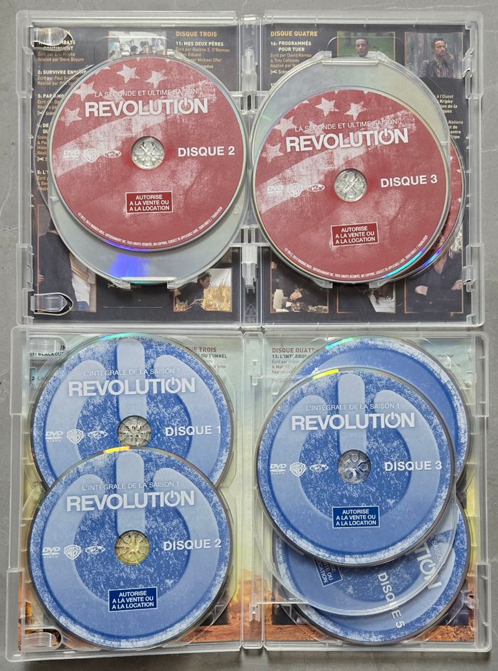 Revolution Saison 1 et 2 (Version Française) d'occasion en très bon état - photo numéro 3