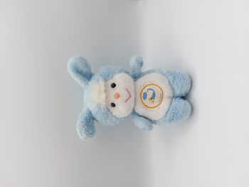 Doudou ancien peluche lapin bleu blanc AJENA signe astrologique scorpion 22 cm vintage