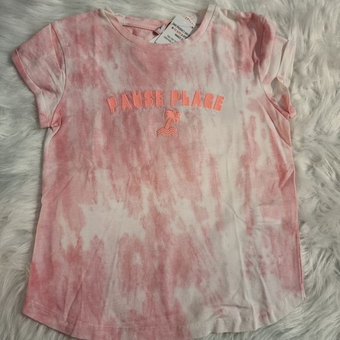 NEUFS (non portés) 🤩😍🏷🏷ensemble teeshirt et short en jeans 8 ans fille🌺⚘️(prix ferme) - photo numéro 2
