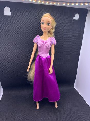 Poupée barbie raiponce disneystore