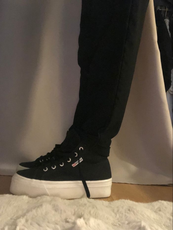 Paire de baskets tennis Superga - photo numéro 4