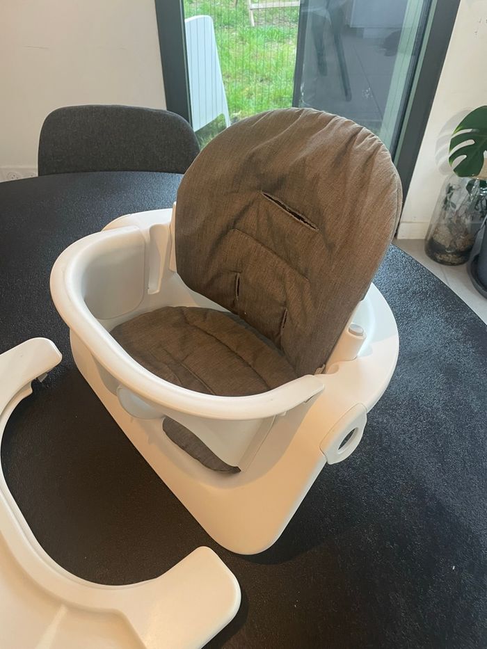 Stokke steps assise bébé avec coussins et plateau