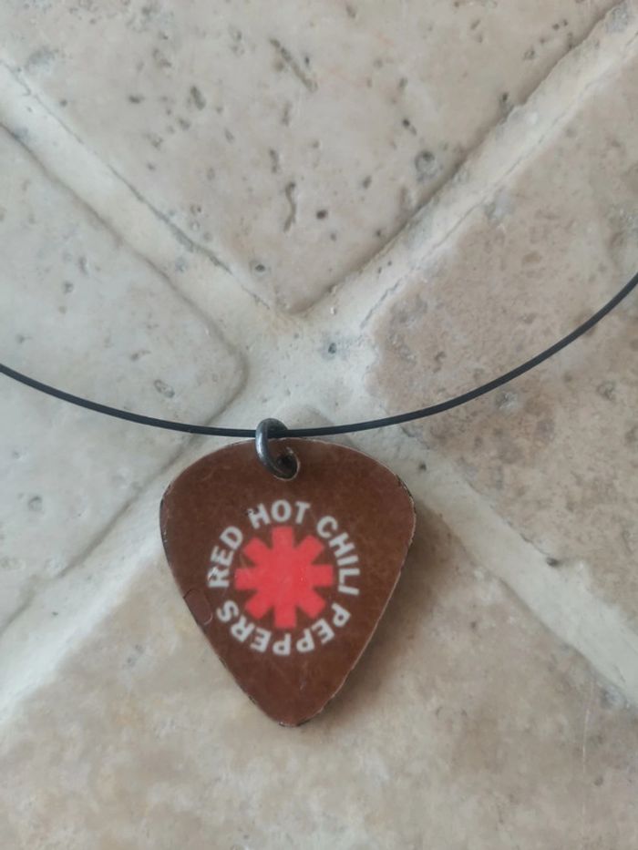 Collier Red Hot Chili Peppers - photo numéro 2