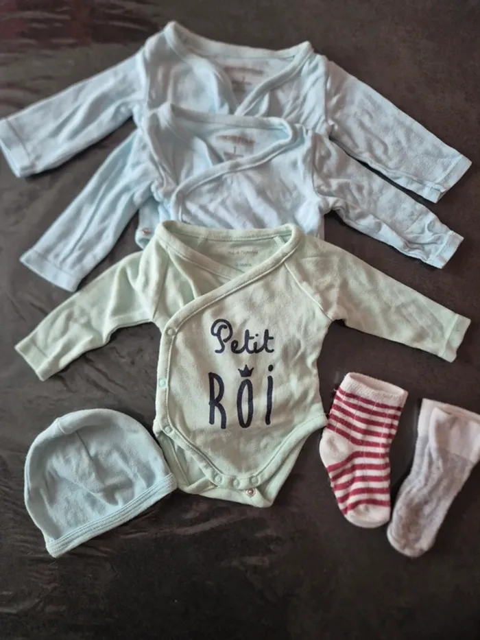 Lot vêtements 0-1 mois garçon - photo numéro 3