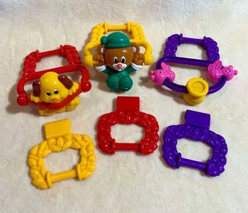 Lot 6 anneaux-jouets à suspendre, en plastique