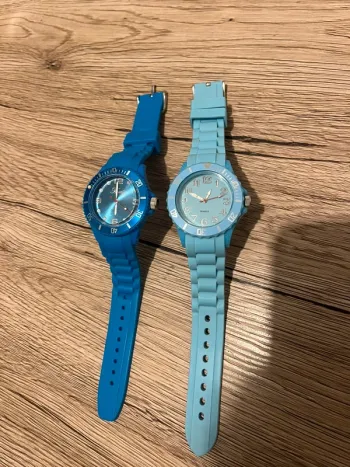 Lot de deux montres bracelet réglable