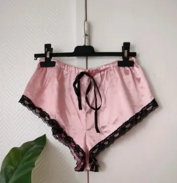 Short satin rose taille S