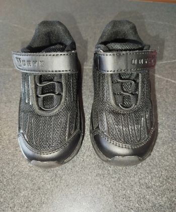 Basket Unik taille 23