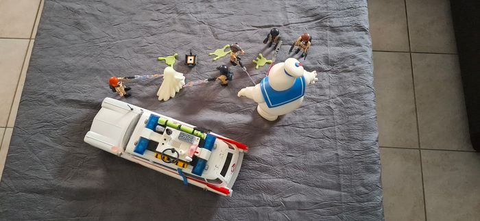 Lot Playmobil "SOS Fantômes" - Voiture Ecto-1, Marshmallow Man, 5 Personnages et Accessoires - photo numéro 5