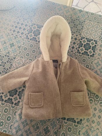 manteau beige fourrée taille 6 mois kiabi