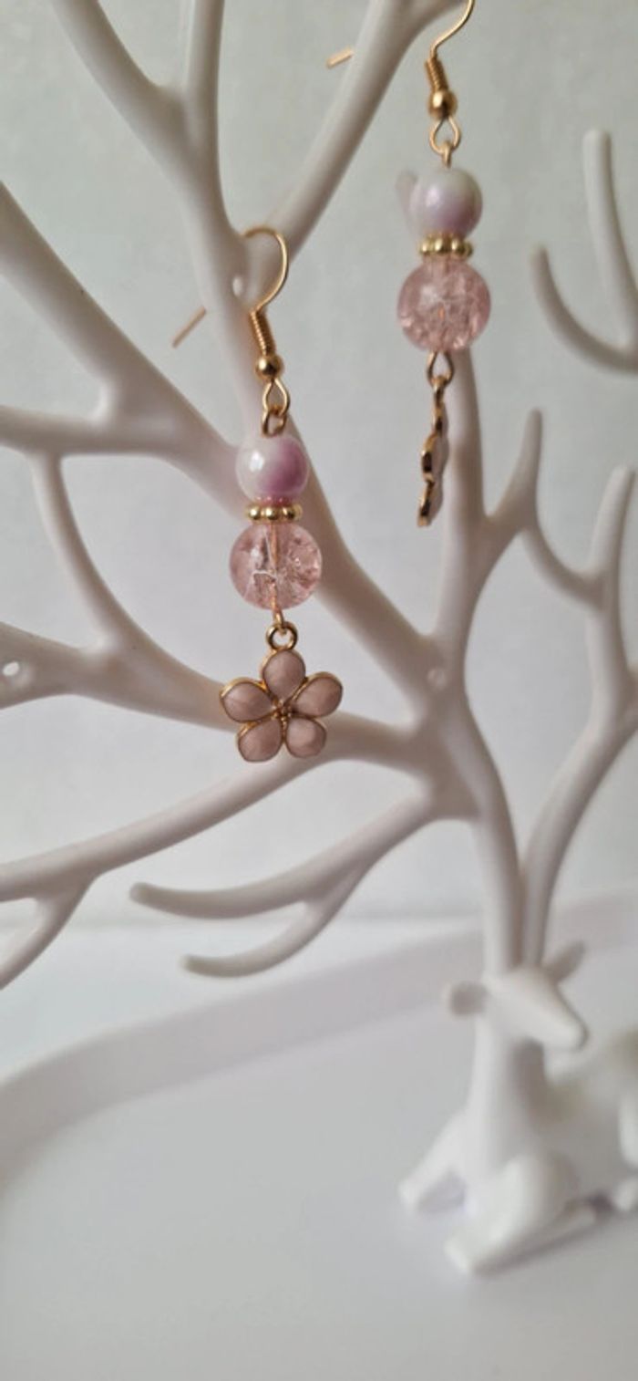 Boucle d'oreille fleur rose - photo numéro 2
