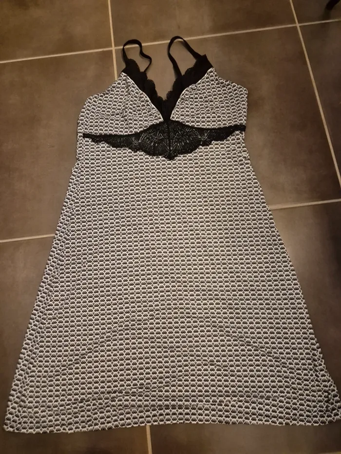 Nuisette neuve taille L