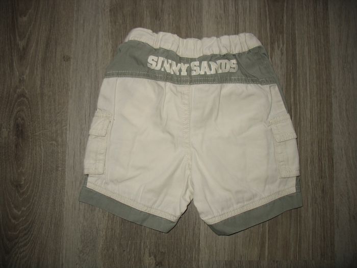 SHORT BEIGE ET KAKI BÉBÉ GARÇON "H&M" - 4 / 6 MOIS - n°01 - photo numéro 2