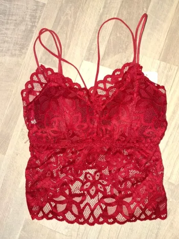 Croc top dentelle couleur bordeaux