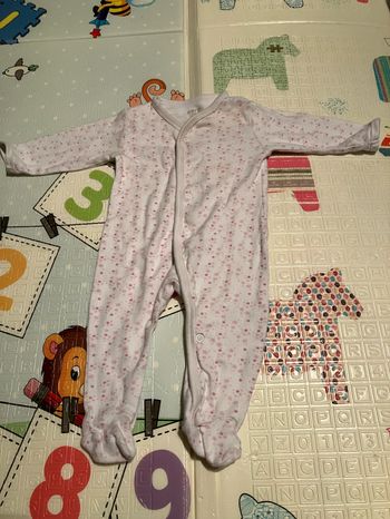 Vend grenouillere Care taille 6 mois