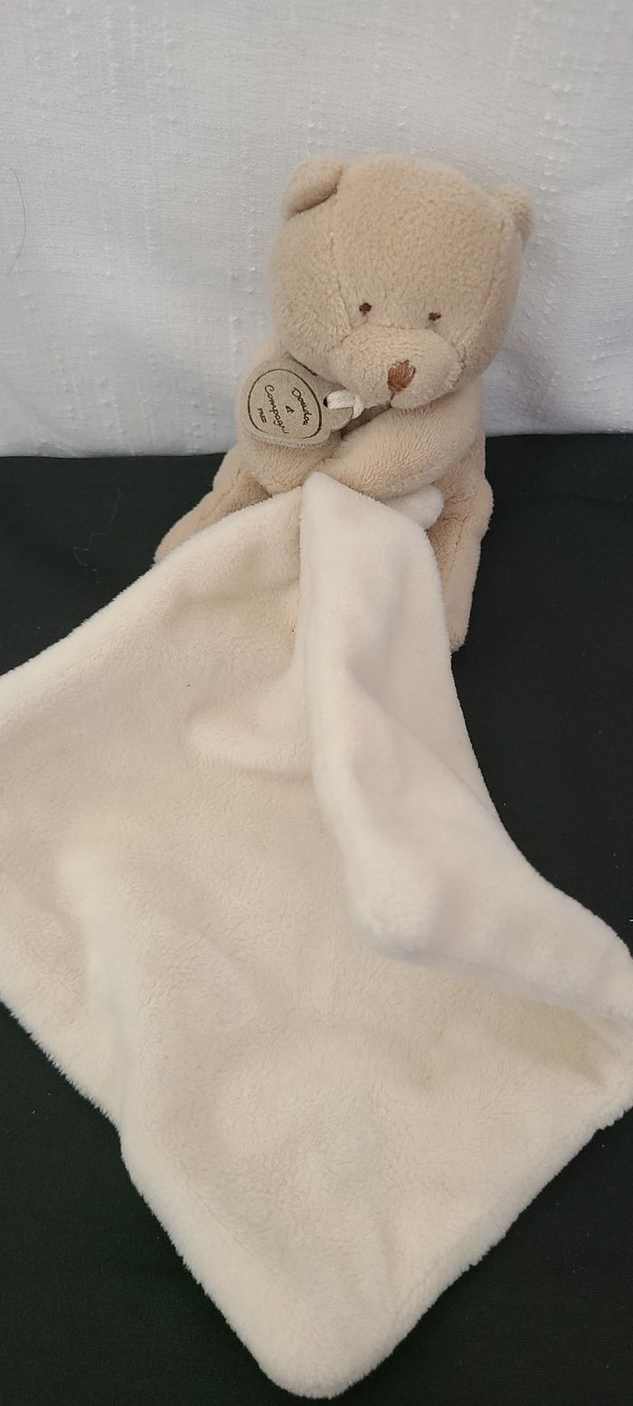 Doudou et Compagnie ours beige marron Mouchoir epais blanc creme