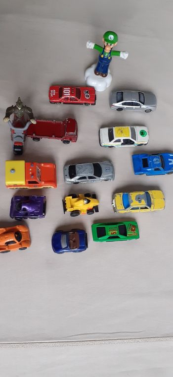 Lot de 13 petites voitures