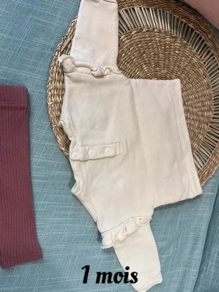 Ensemble taille 1 mois - photo numéro 8