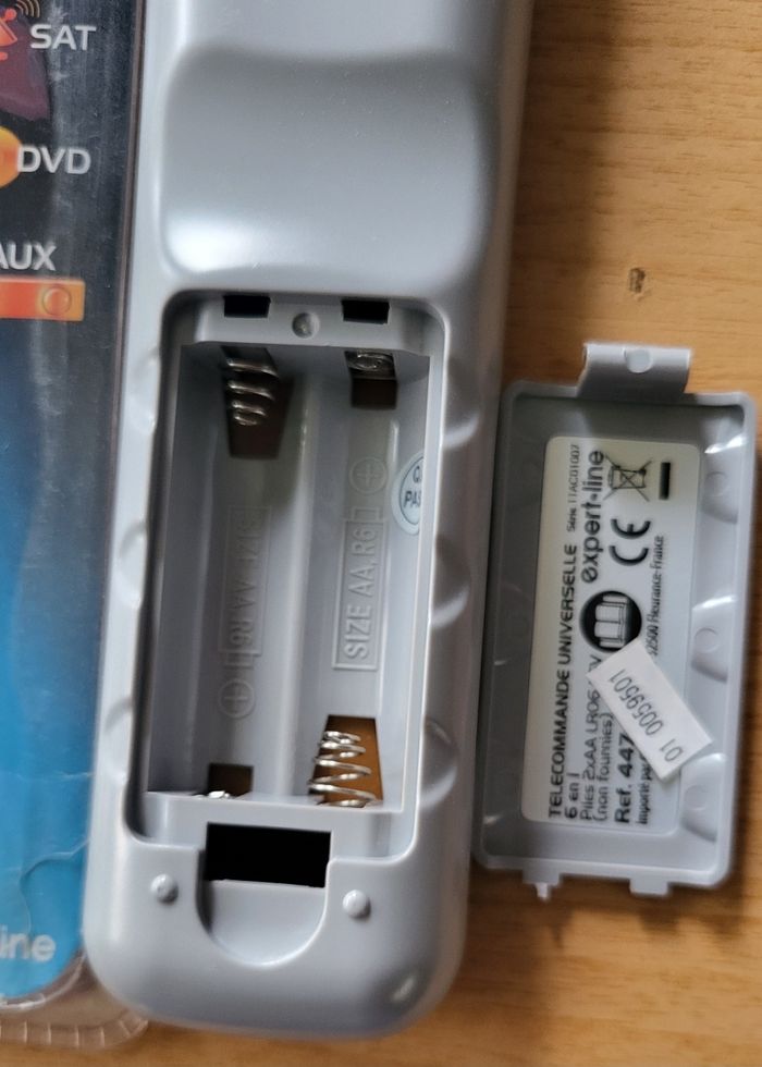 Télécommande universelle etat neuf juste ouvert - photo numéro 10