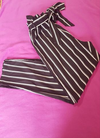 Pantalon ample à taille froncée.  T.S