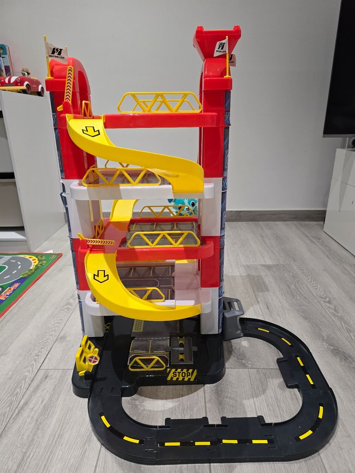 Circuit garage voitures