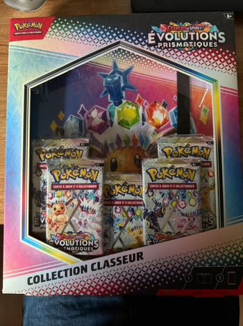 Coffret collection classeur Pokémon évolution prismatique