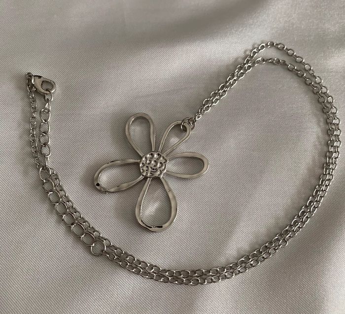 Collier fleur bohème argenté en alliage de zinc - photo numéro 4