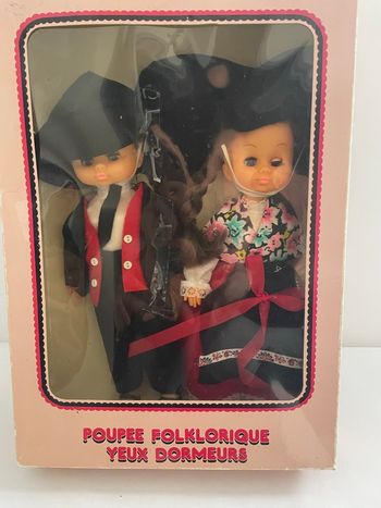 Poupée vintage alsacienne folklorique yeux dormeurs