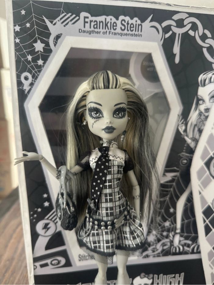 Customs Monster high frankie sdcc - photo numéro 2