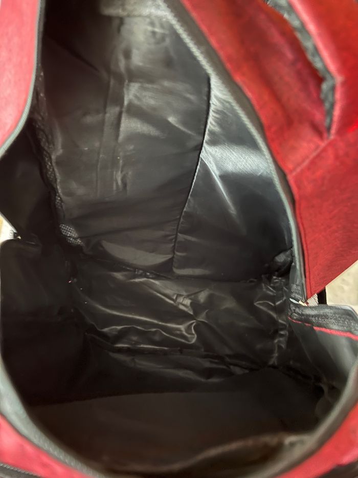 Sac à dos bordeaux Dimensions hauteur 50 cm, largeur 35 cm et épaisseur 18 cm - photo numéro 5