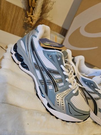 Asics Gel-kayano 14 neuves taille 42