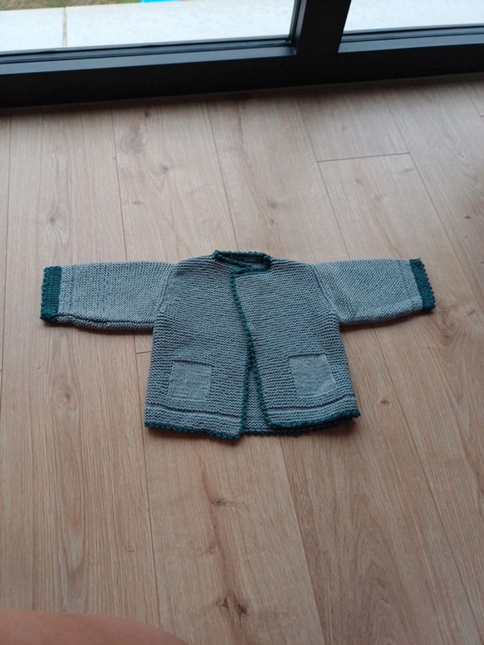 Veste tricoté à la main. 12m