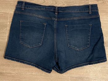 Short jean taille 44 Kiabi neuf jamais porté