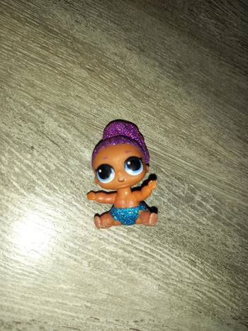 petite poupée LOL surprise à paillette