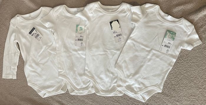 Lot 4 bodys 12 mois In Extenso