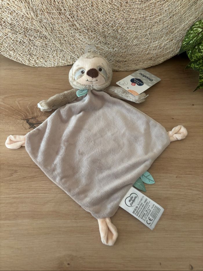Neuf doudou plat paresseux beige mots d’enfants - photo numéro 2