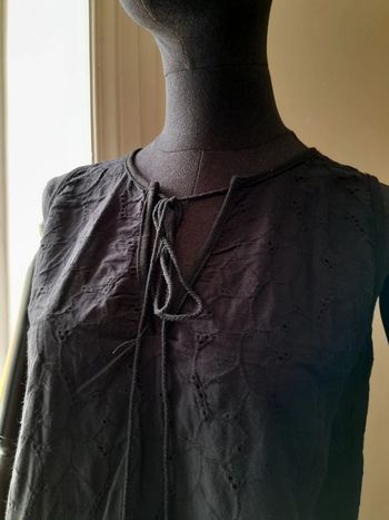 Blouse noir broderie ajourée XL Nœud sur le devant